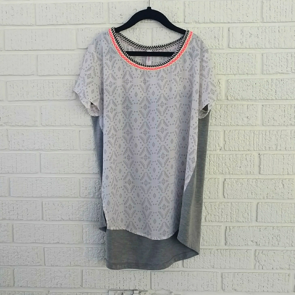 XS grey/white Aztec print top